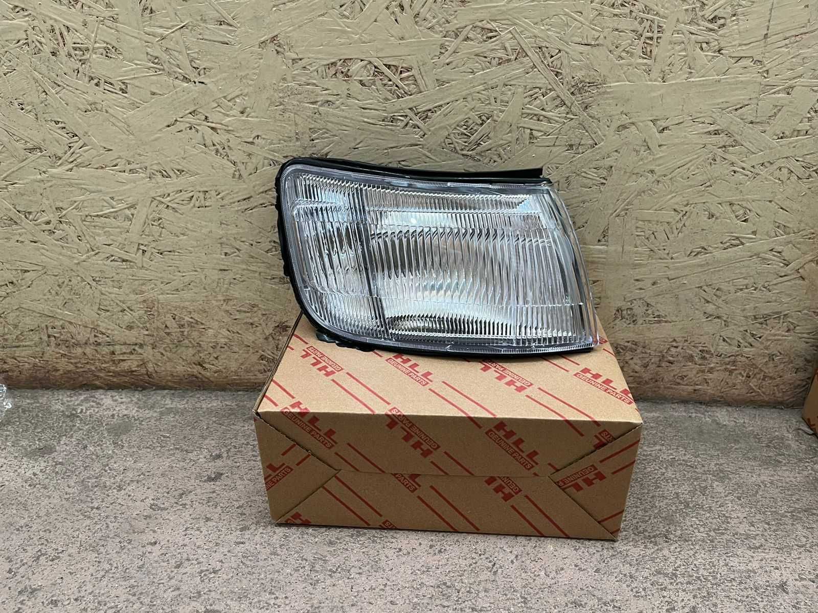 Поворотник Митсубиси СпецВагон 91-97 / Mitsubishi Space Wagon 91-97