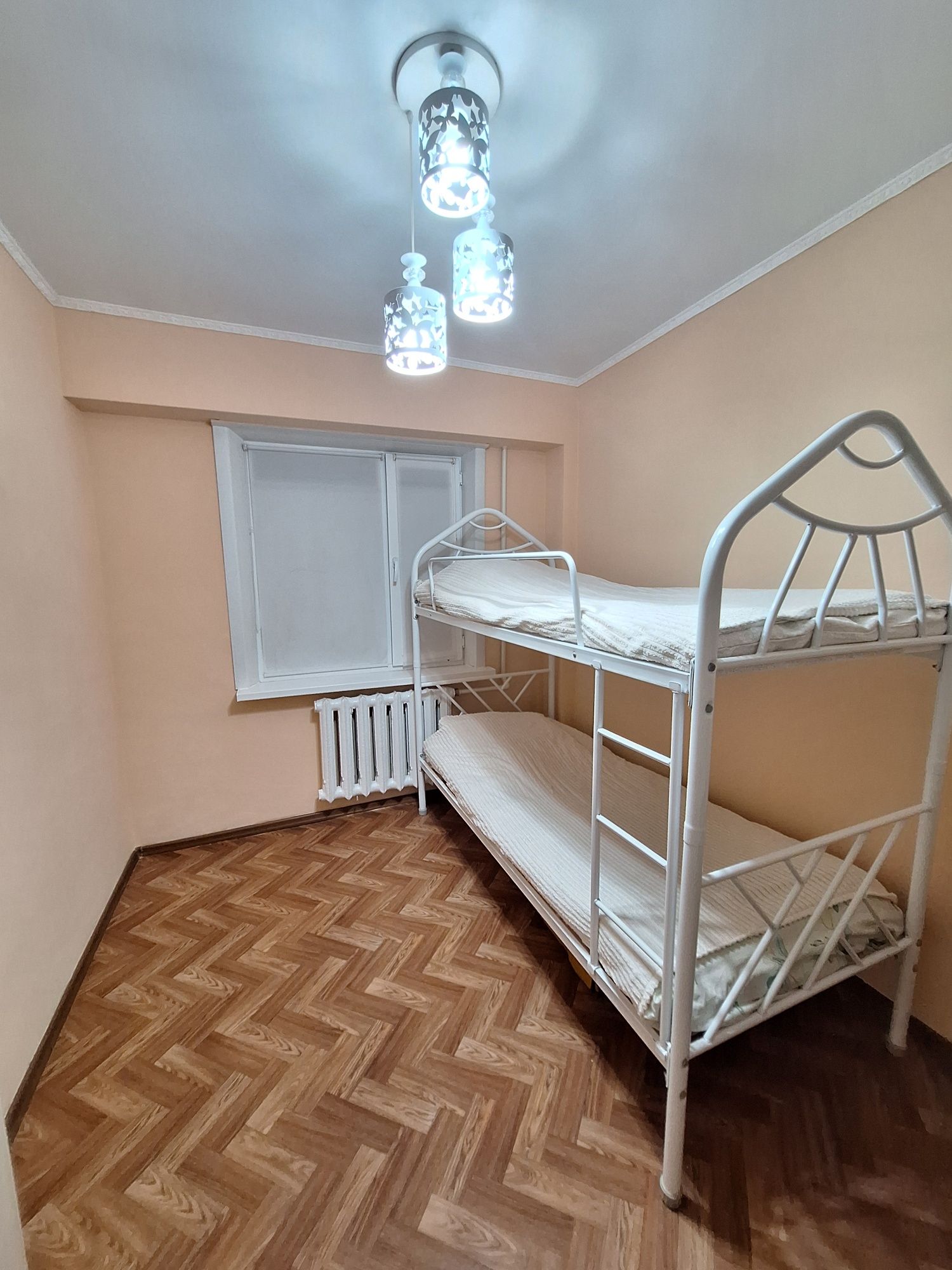 Срочно в центре продаётся  3-комнатная квартира по ул.  Абай 22 "а"