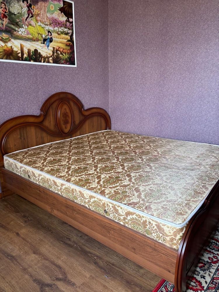 Двухспальный кровать срочно