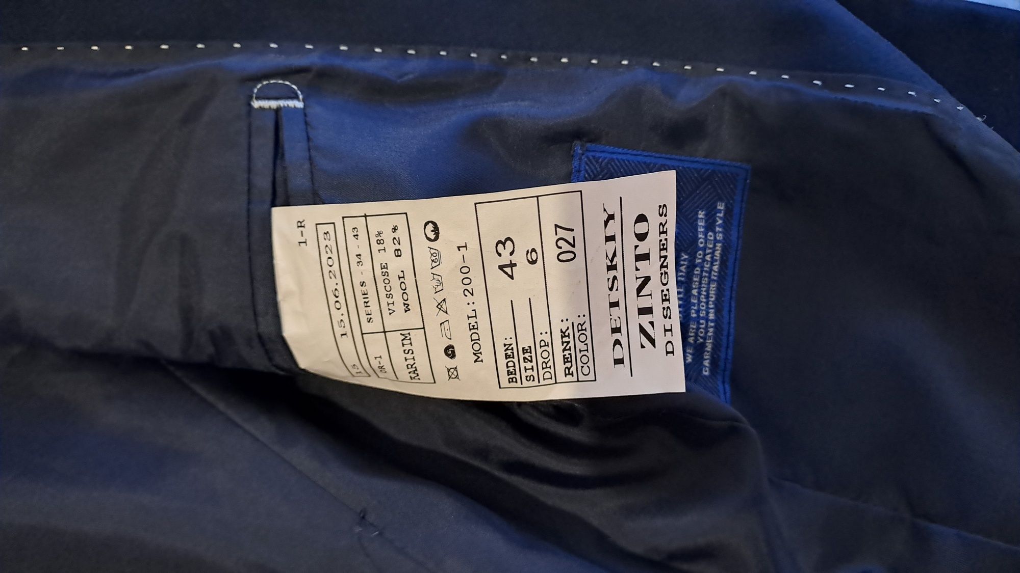 Продам костюм школьный