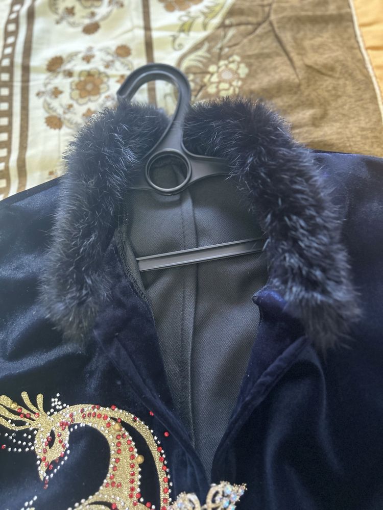 Продам женский красивый шапан