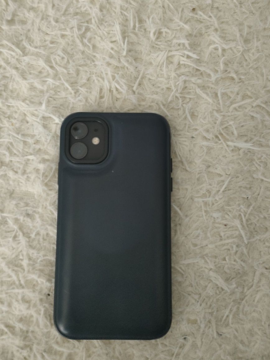 Продам IPhone 11 память 64