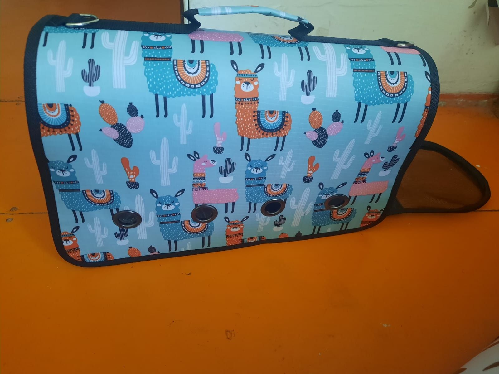 Продам переноску для кошек