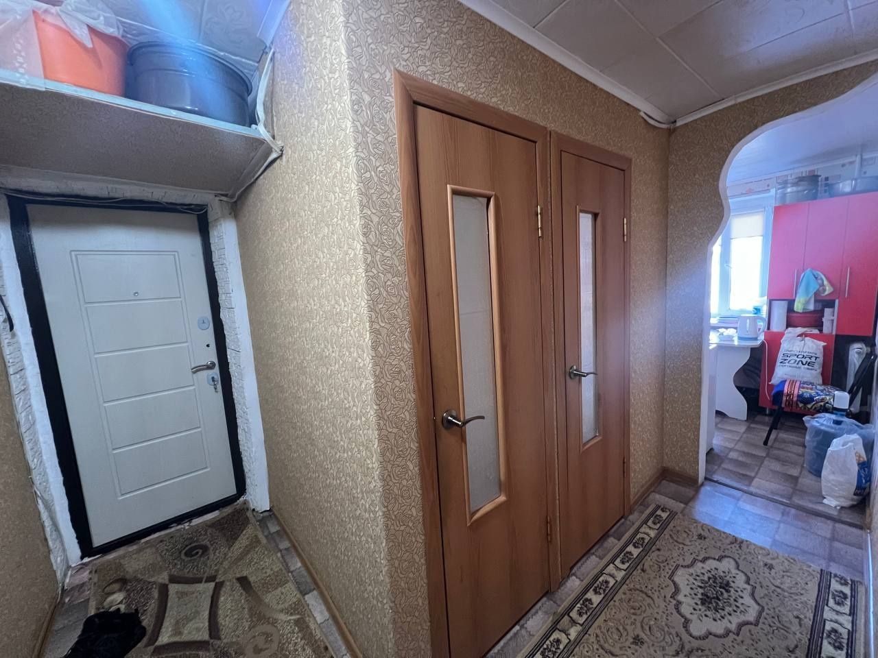 В центре Продаётся 3х комнатная на 2 этаже ул. Абая 26
