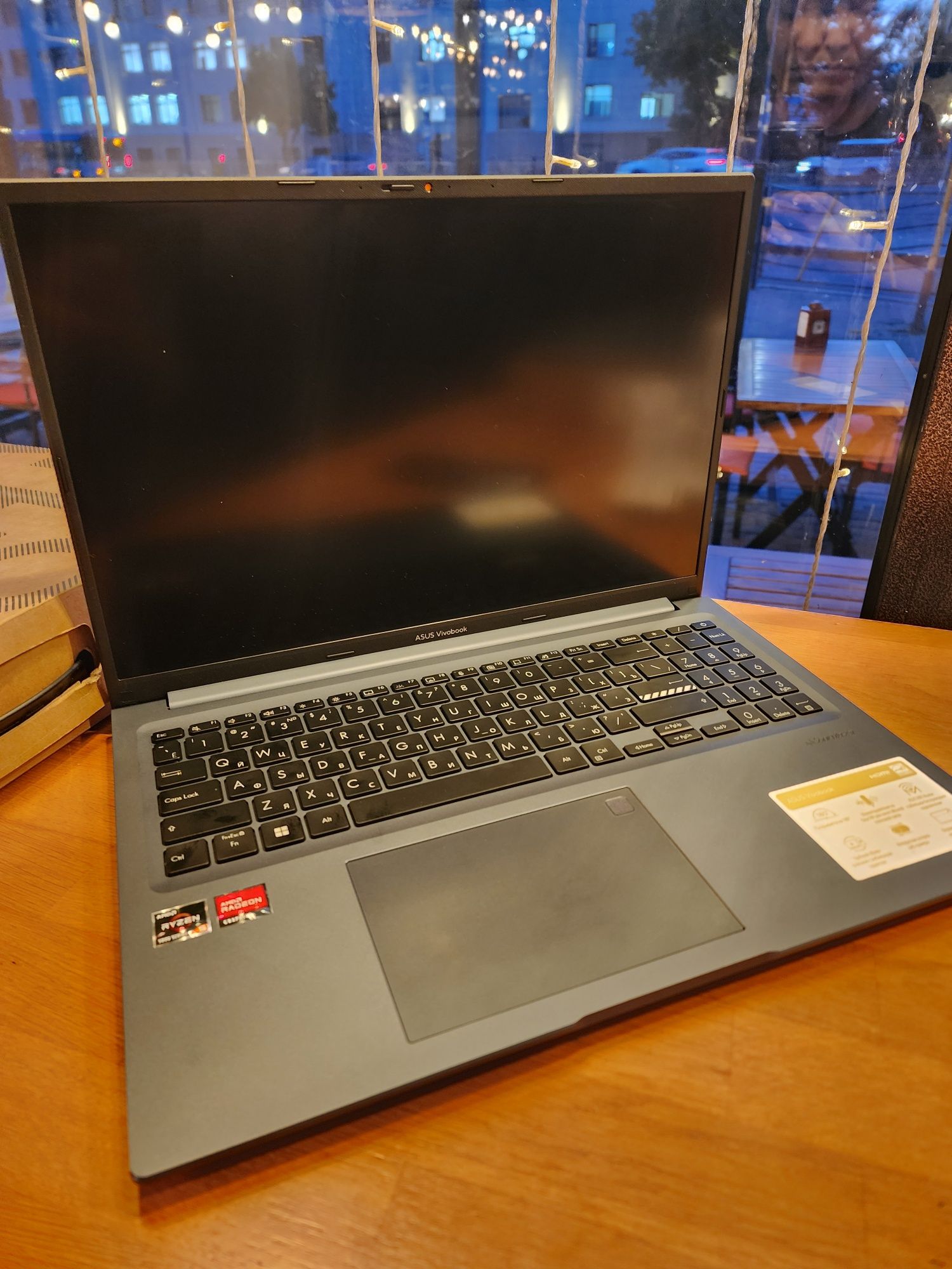 Продам Asus VivoBook 16 Ryzen 5 5600H/ 8Gb/ 512Gb