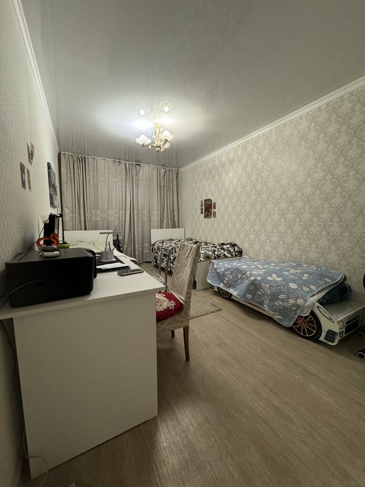 Продаю 4-комнатную квартиру в районе Пруды.