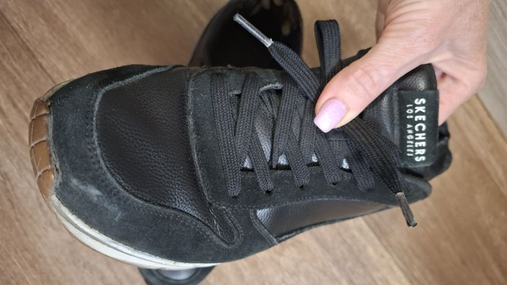 Мужские кроссовки Sketchers черные на белой подошве
