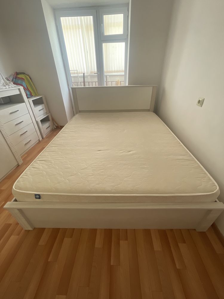 Продам спальную гарнитур