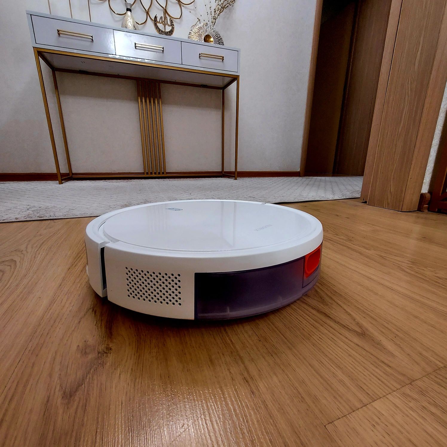 Робот пылесос Xiaomi Robot Vacuum E10, Умная уборка, Как новый