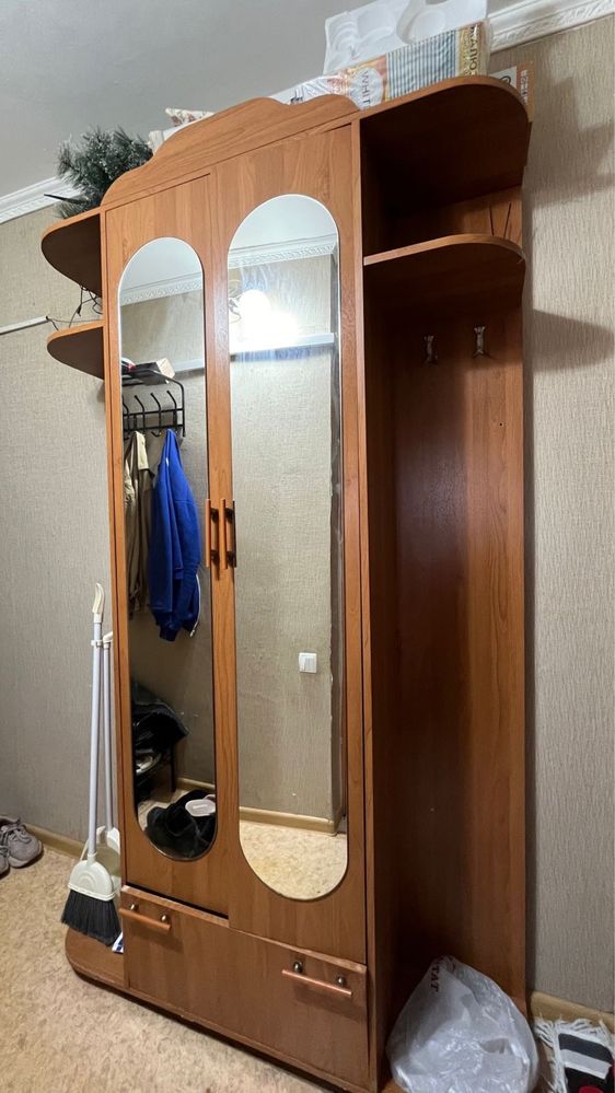 Продам прихожный шкаф,в хорошем состоянии