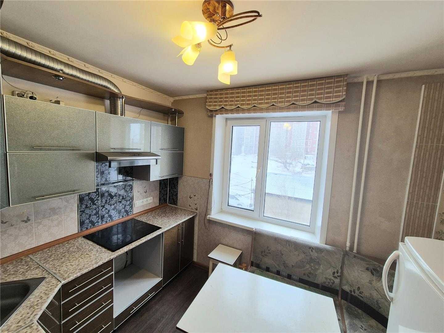 Продам 3 комн квартиру на 8 мкр  5 кольцо
на 2/5 эт