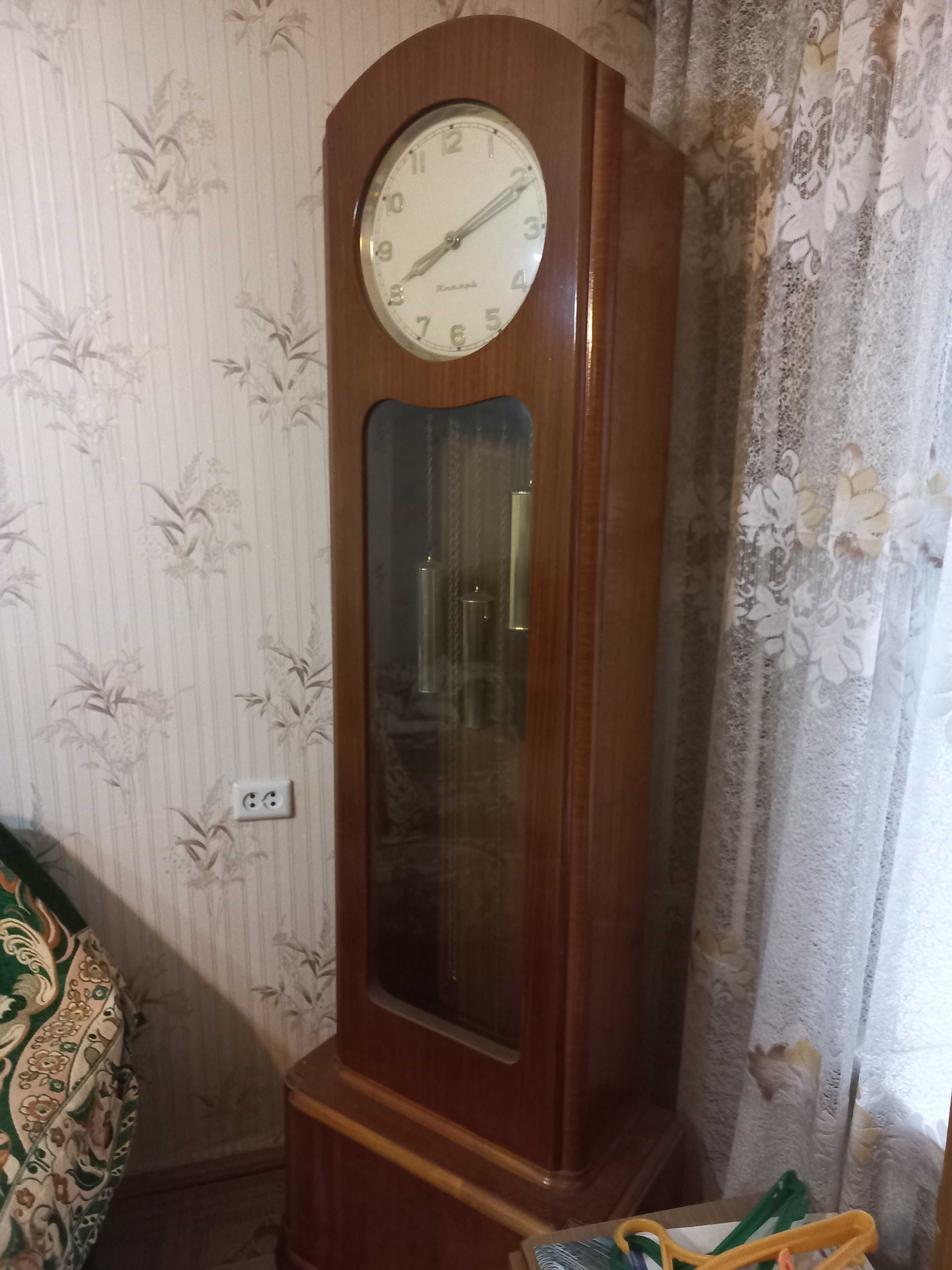 настольные часы.