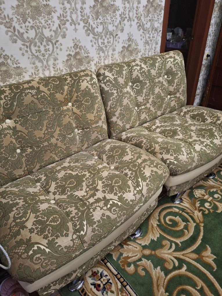 Продам срочно горку и диван с 2 креслами