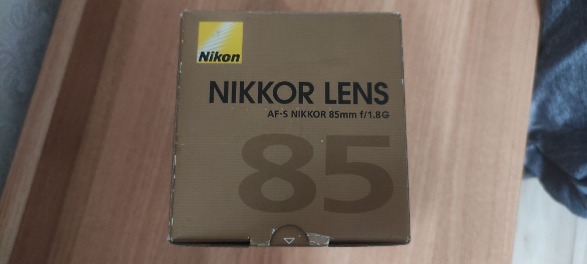 Объектив Nikon 85mm f/1.8 G