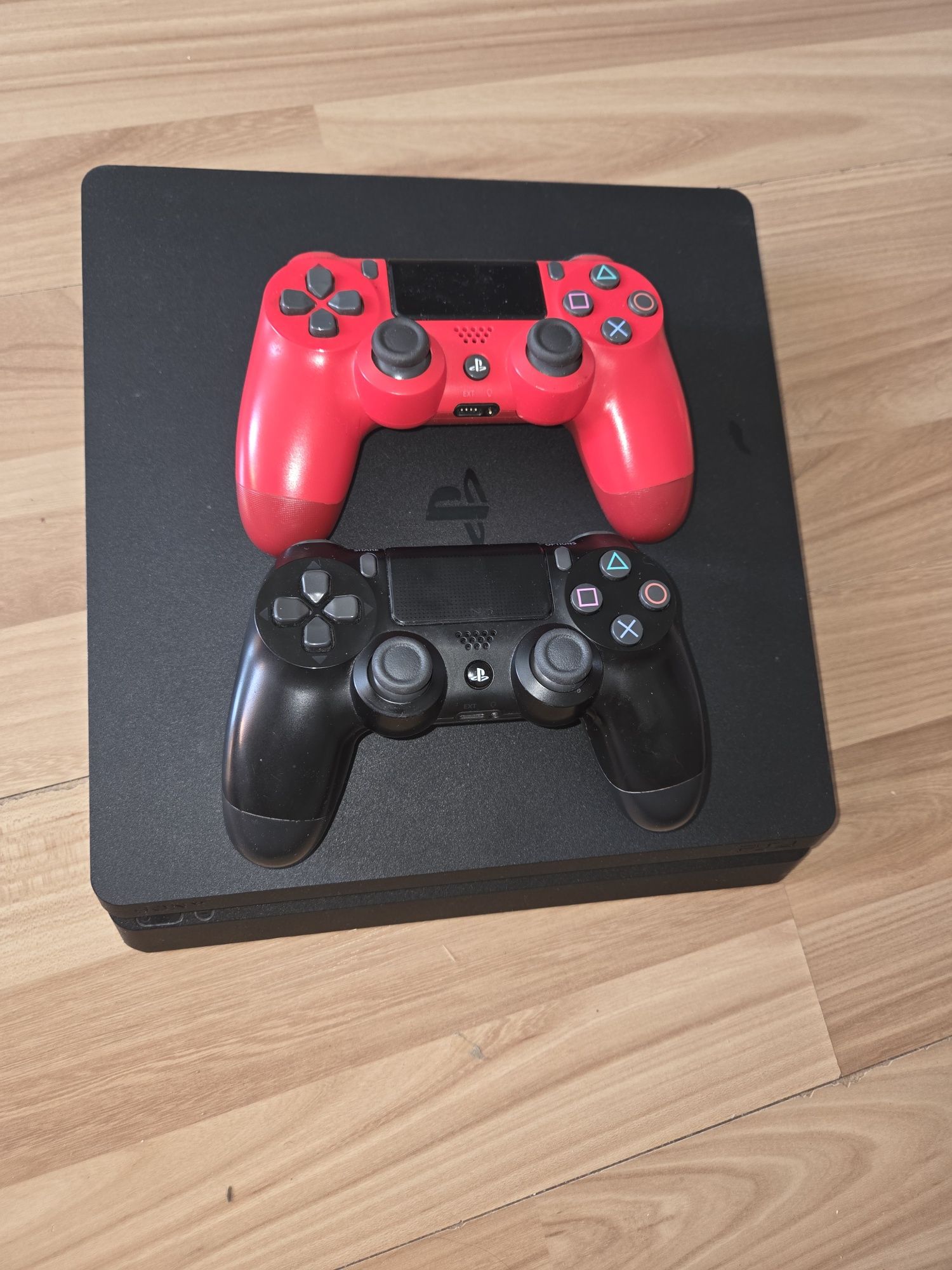 Sony Playstation 4
В отличном состоянии.