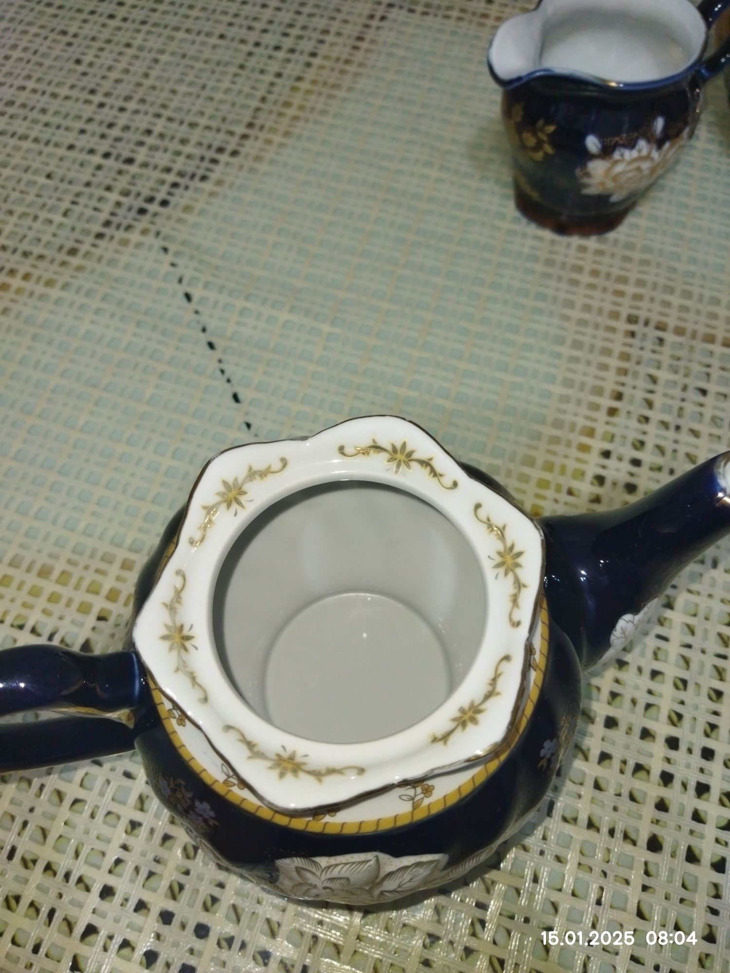 Продам заварные чайники и молчник б/у.
