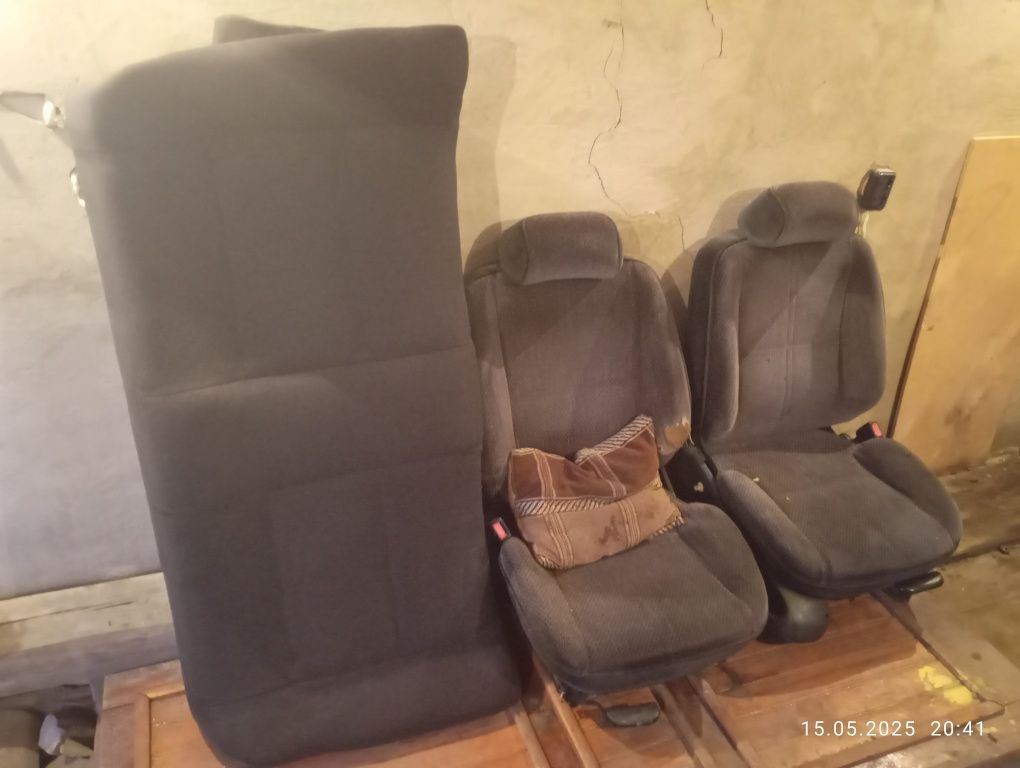 Запчасти на ауди 80б3 коробка.стартер.пластик.бампер задний.сиденье .