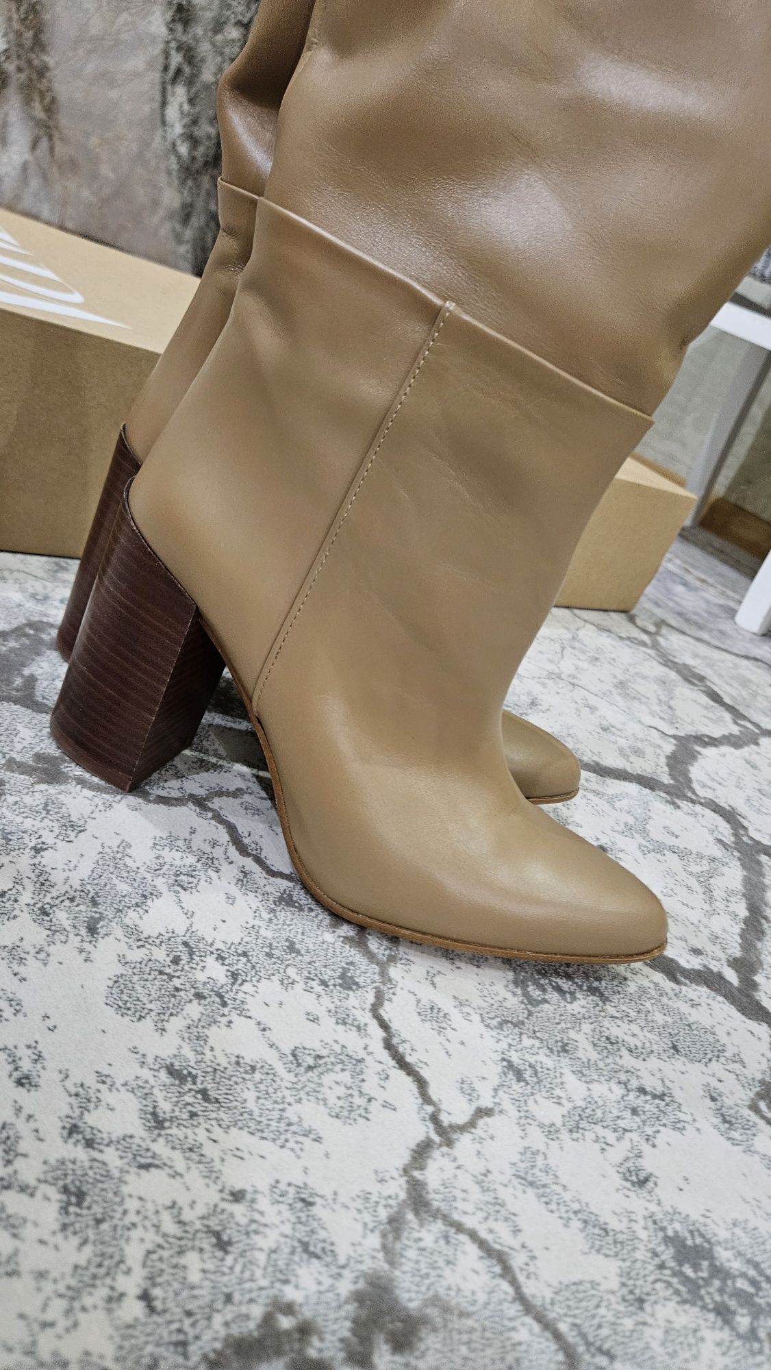 Новые демисезонные ботфорты фирмы  ZARA, кожаные 38 размера