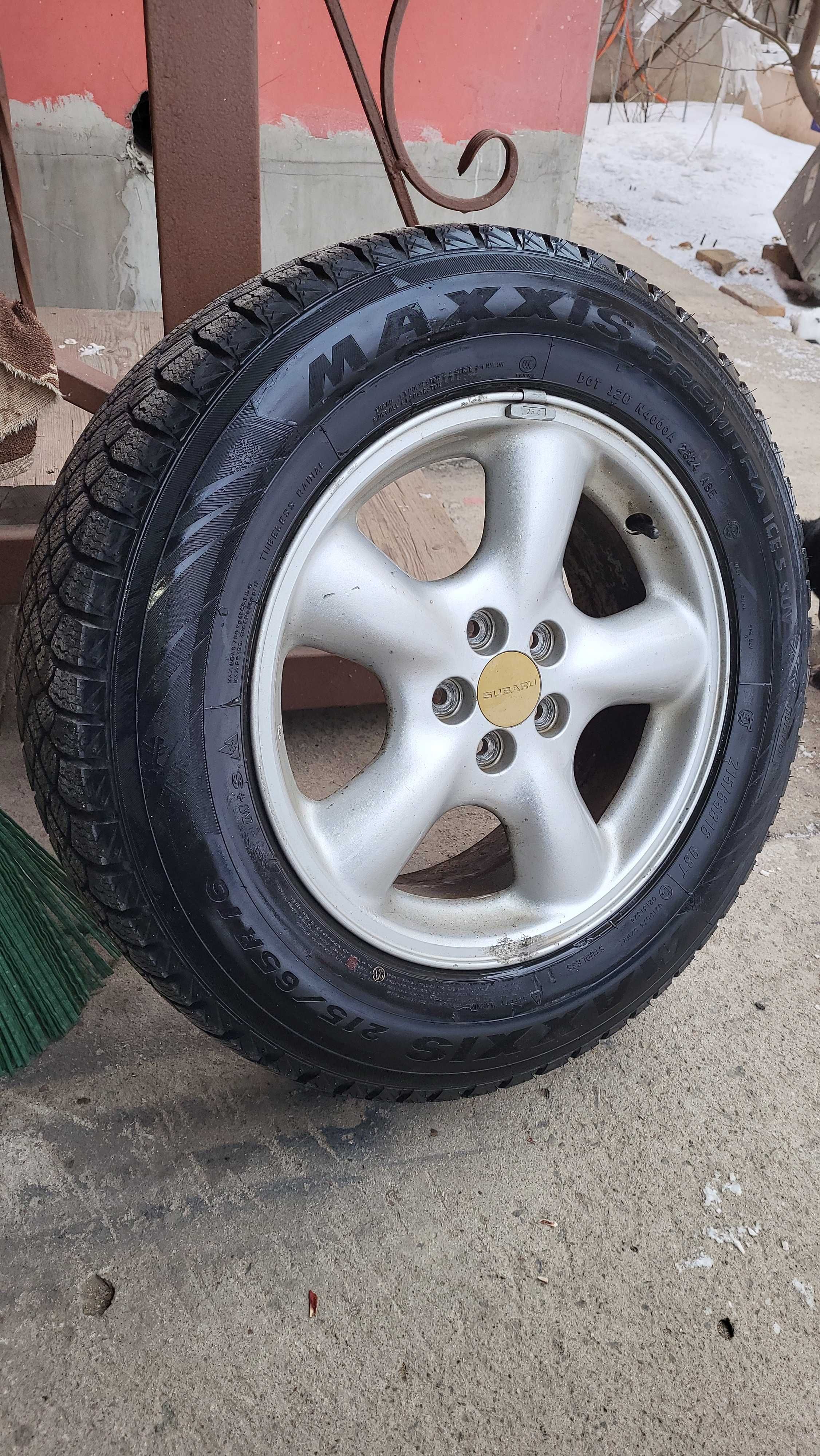 комплект колес R16 на зимних шинах Maxxis 215/65 R16