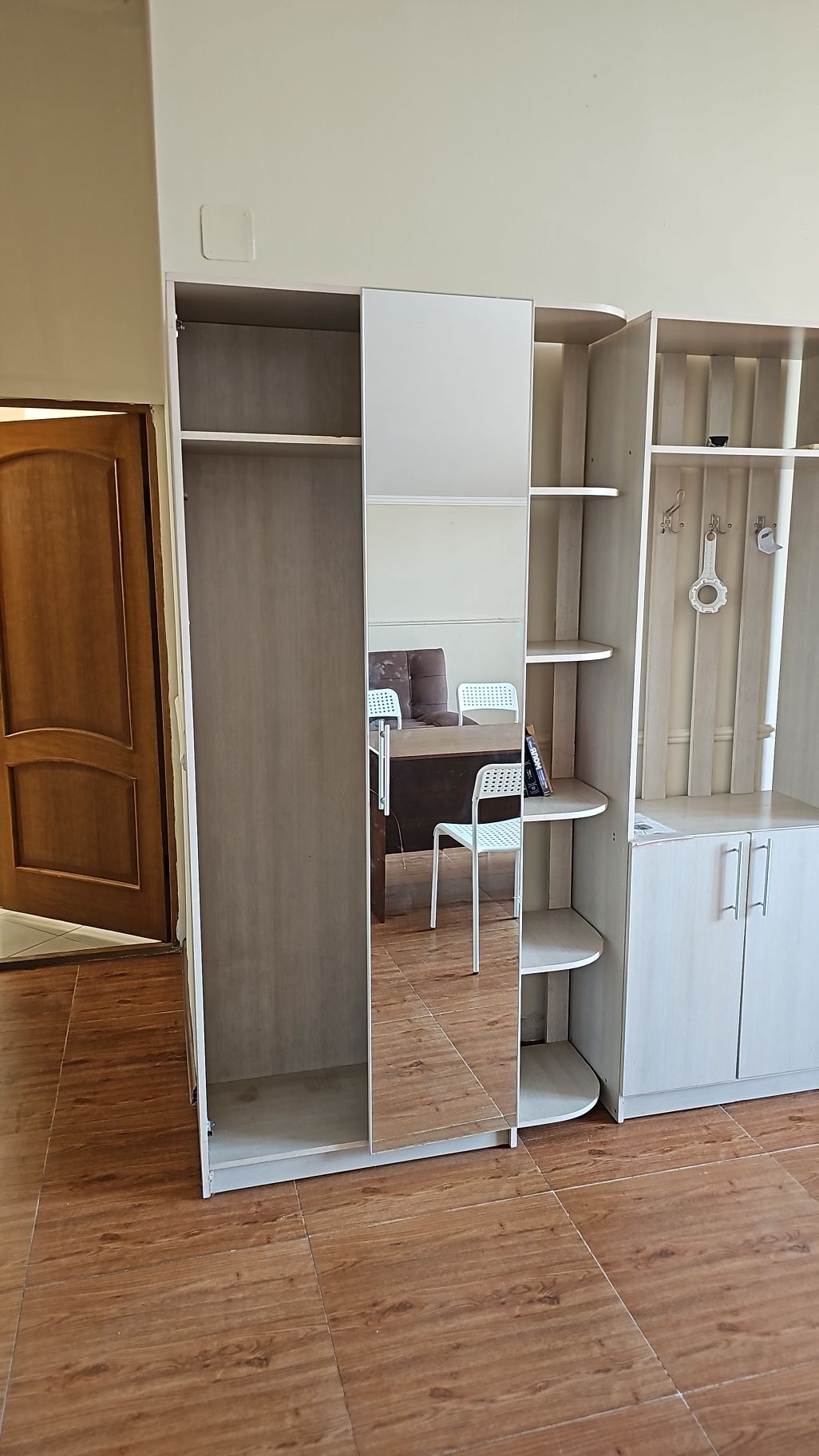 Продам прихожую самовывоз таугуль3