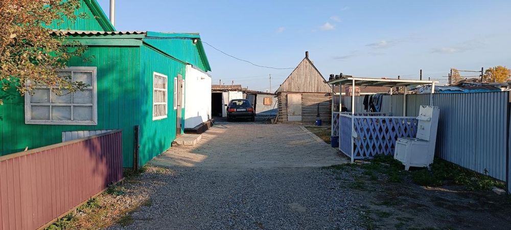 Продам четырехкомнатный дом в поселке Карашилик
