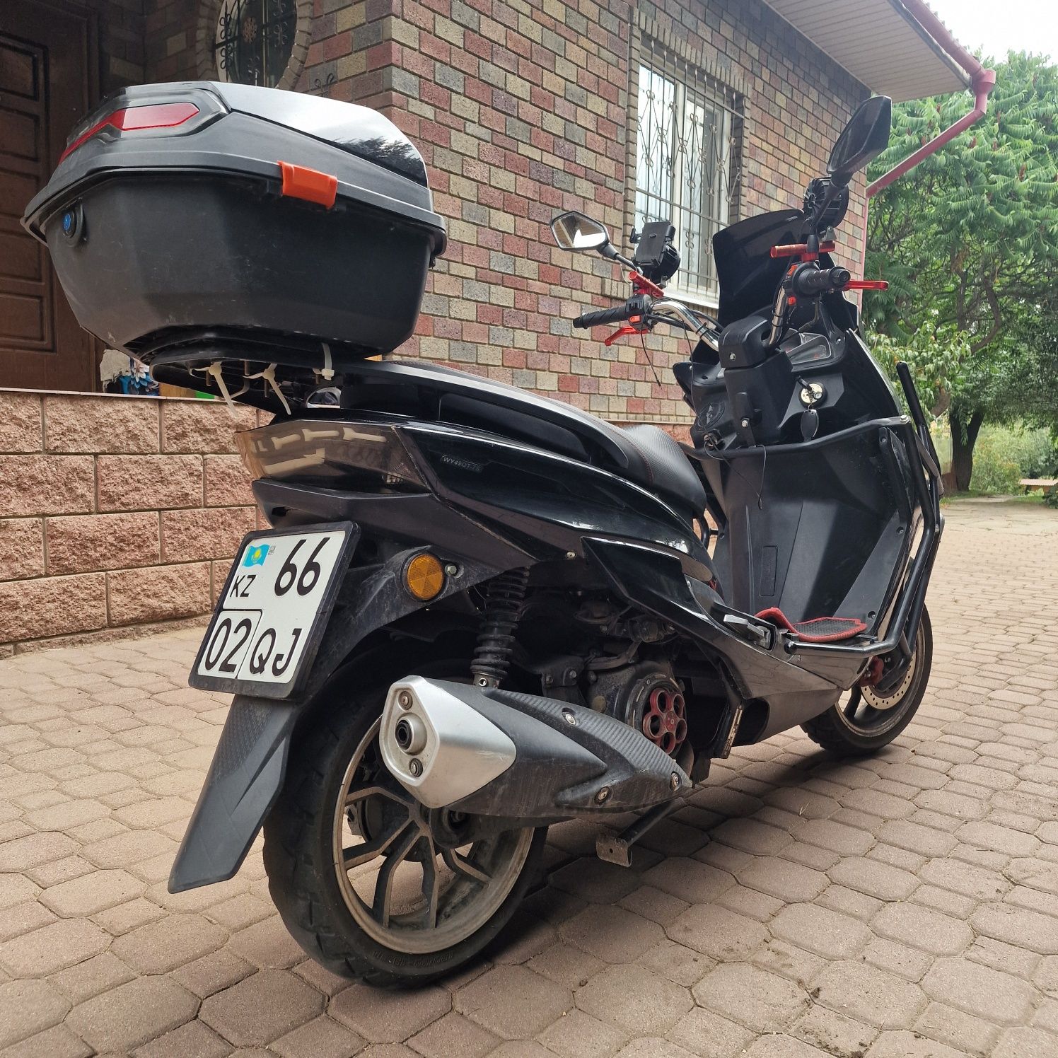 Скутер Maxi 150 кубов
