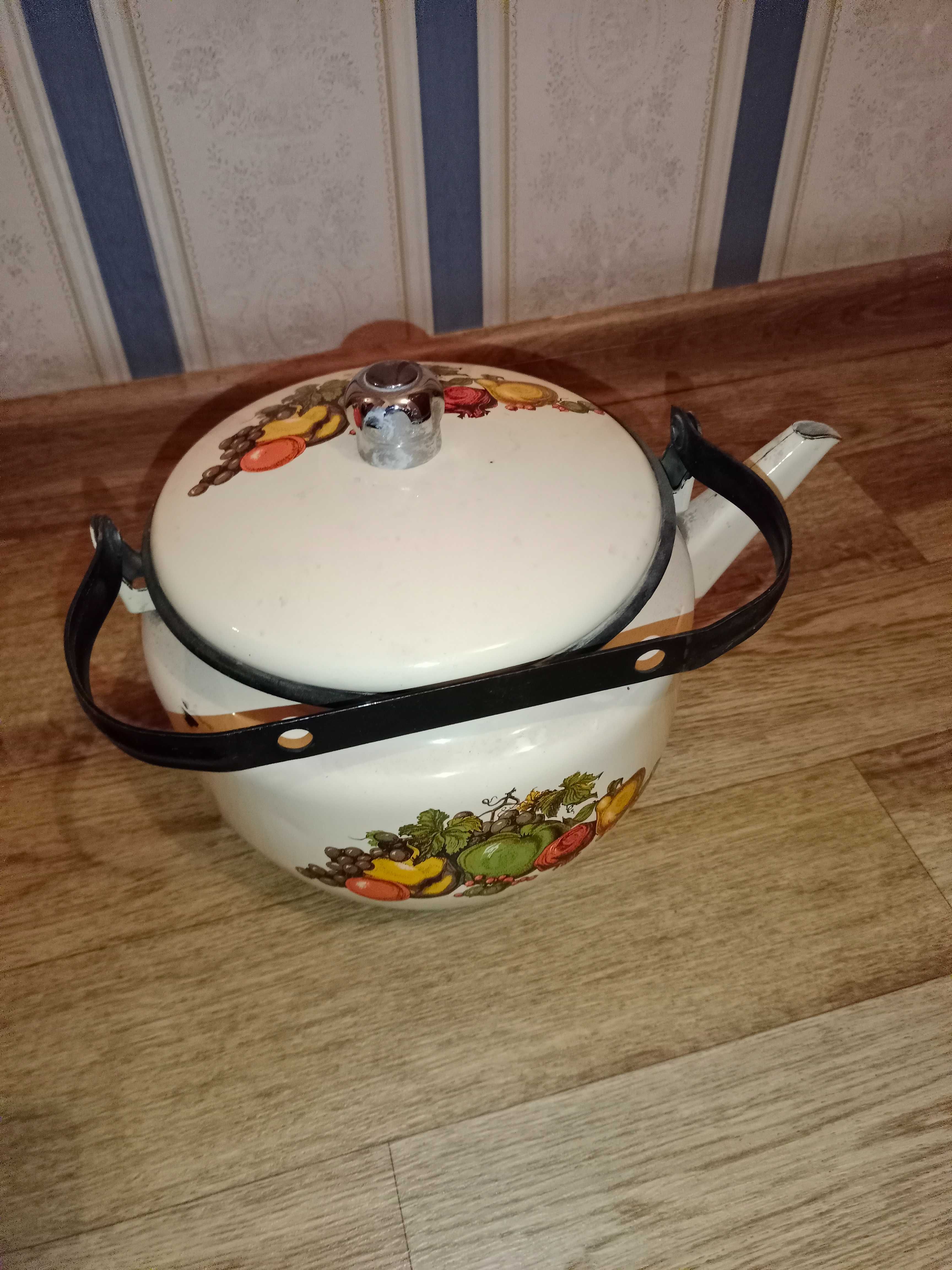 Продам чайник на 3 л в хорошем состоянии