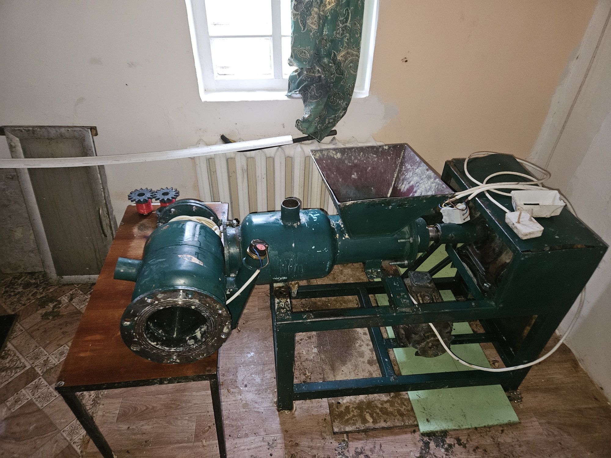 Продам станок по производству хозяиственного мыла.Состояние отличное.