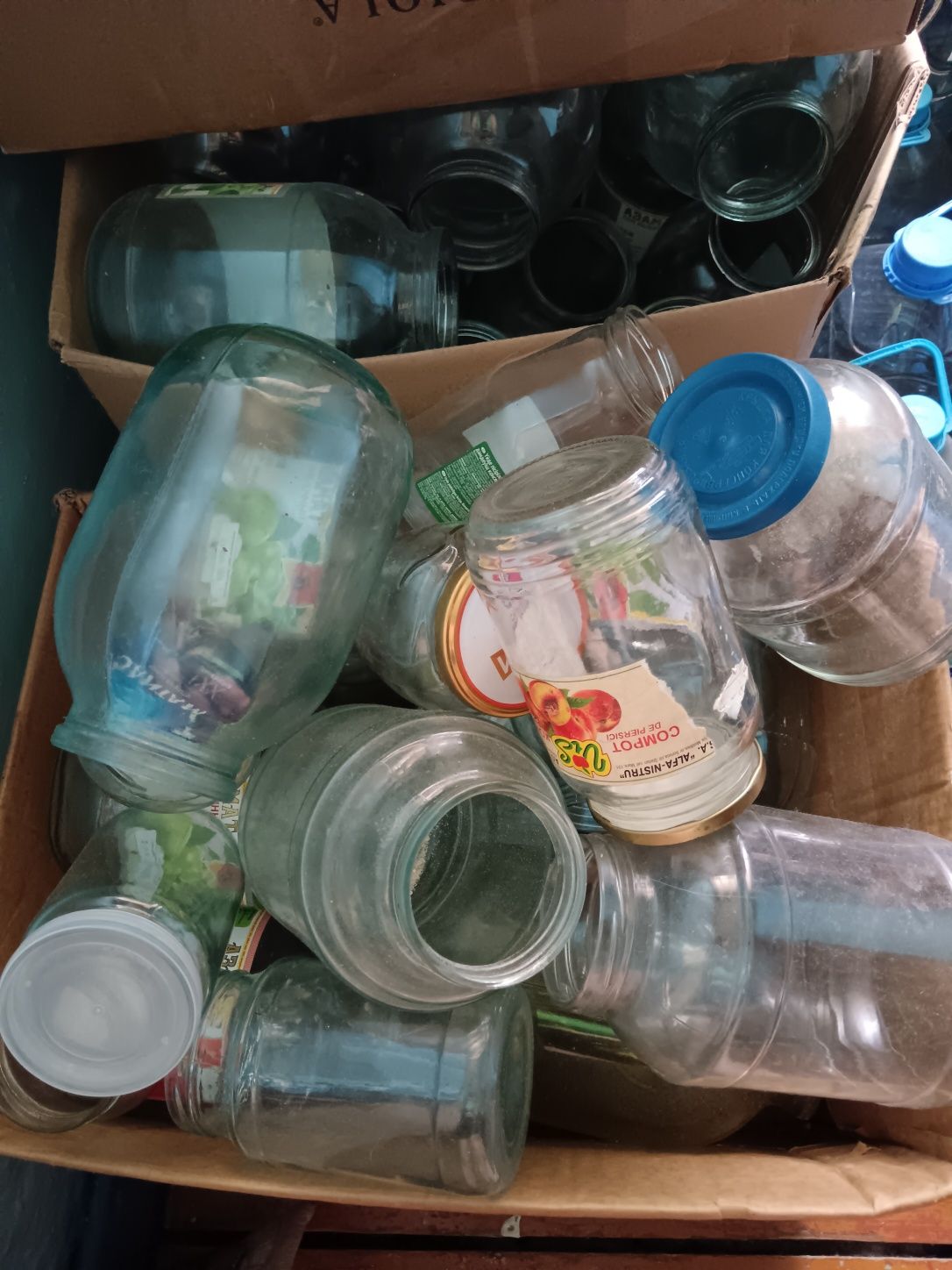 Продам банки не дорого разные