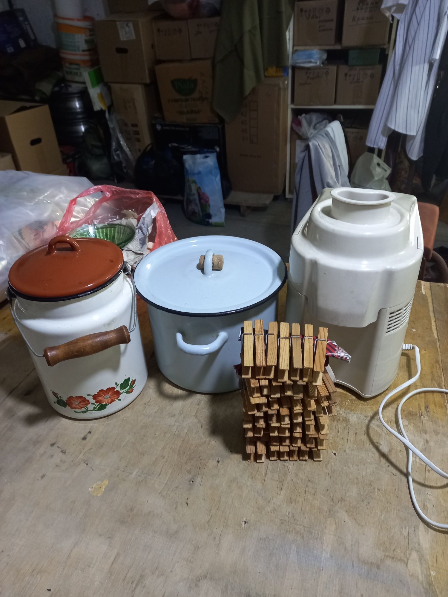 Продам посуду кастрюля бизон соковыжималка прищепки