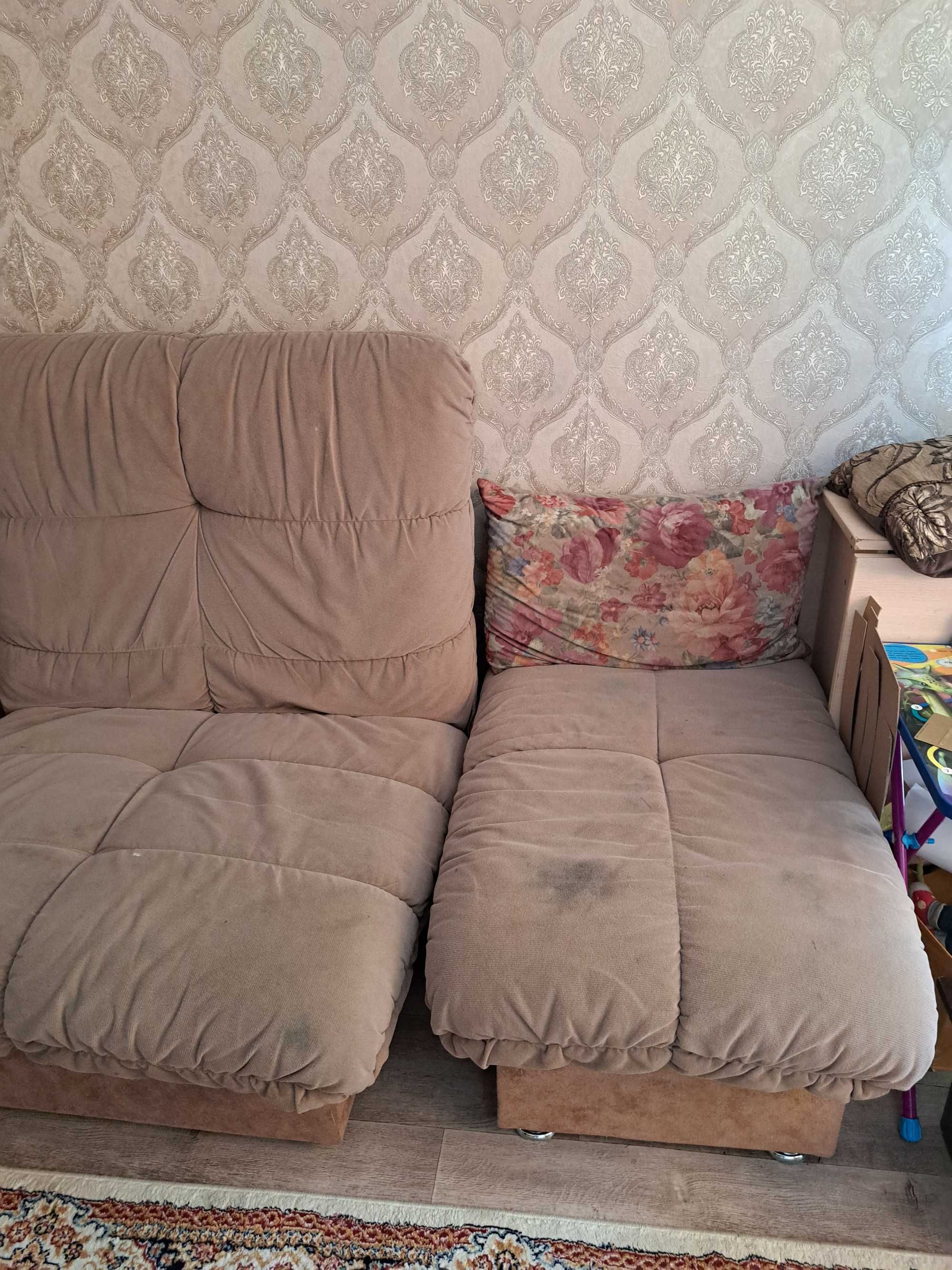 Продам диван, кресло, пуфик б/у