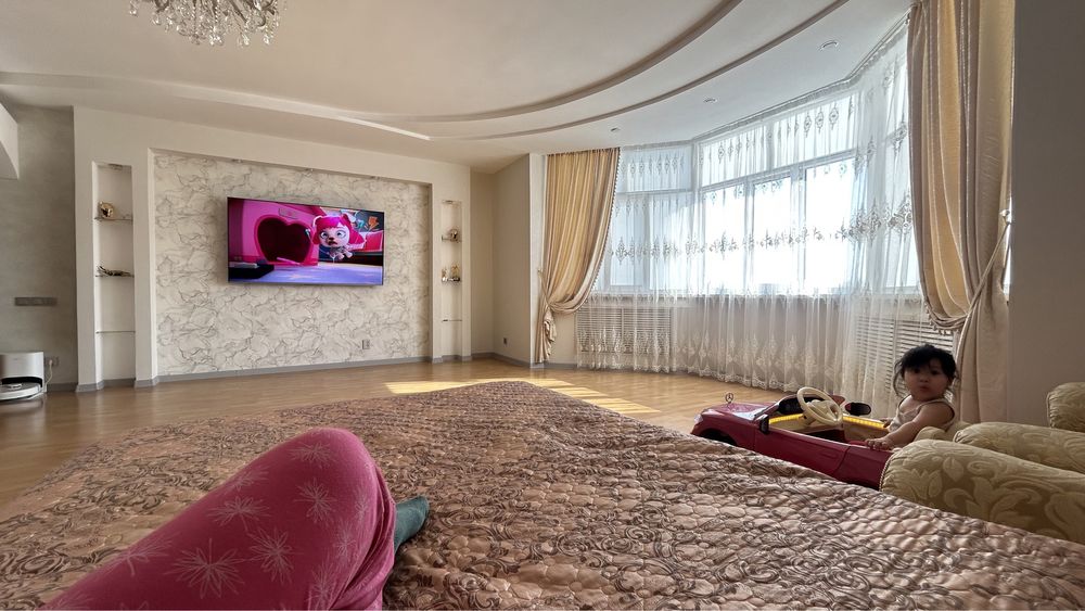 Продам шикарный диван с креслами.раскладывается(есть свой матрац)Итали