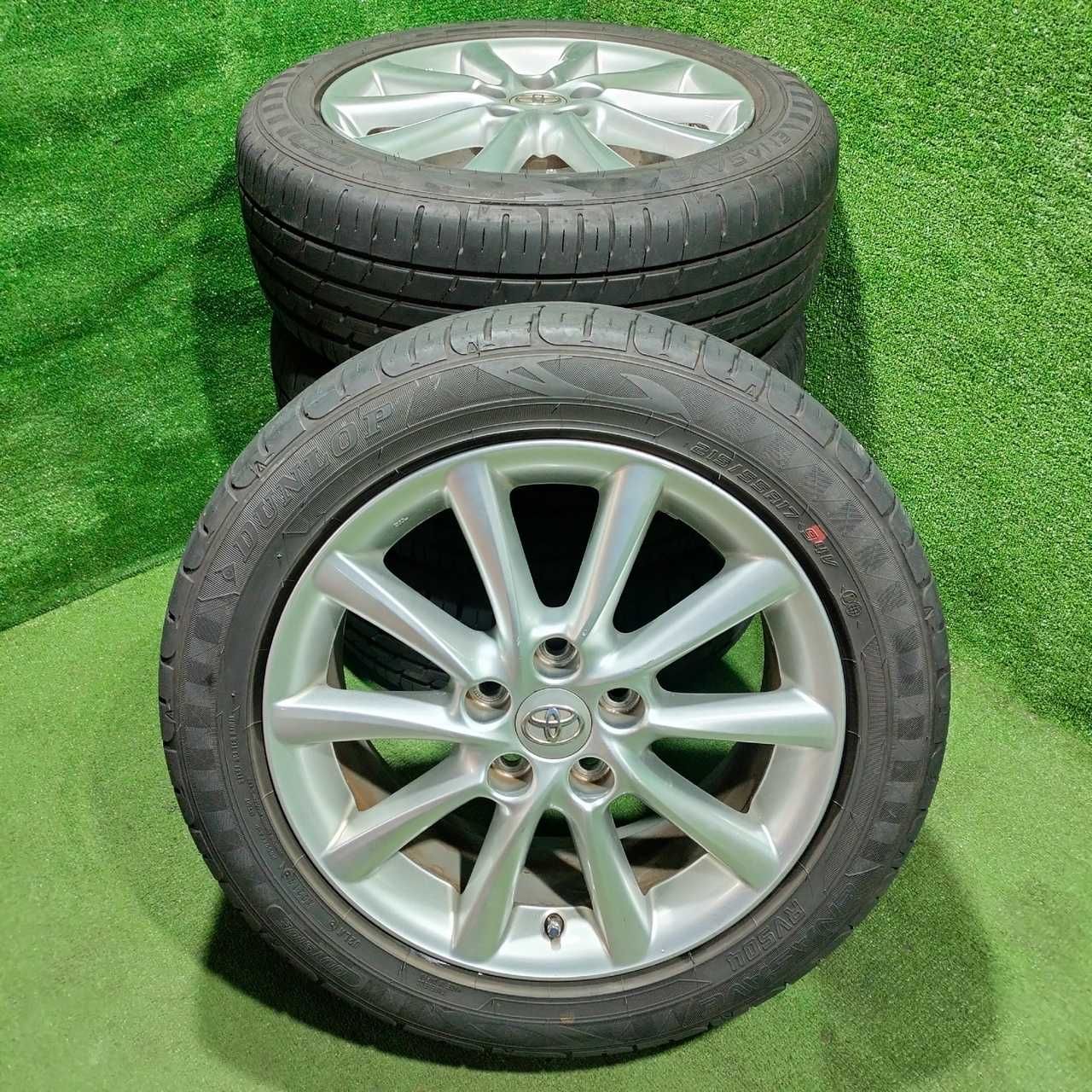 Продам Диск с шинами Dunlop RV504 Estima рестайлинг 215/55 R17 летний