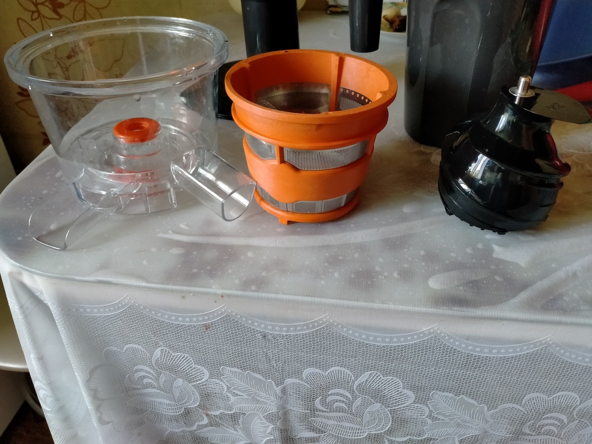Шнековая соковыжималка Moulinex ZU255B10