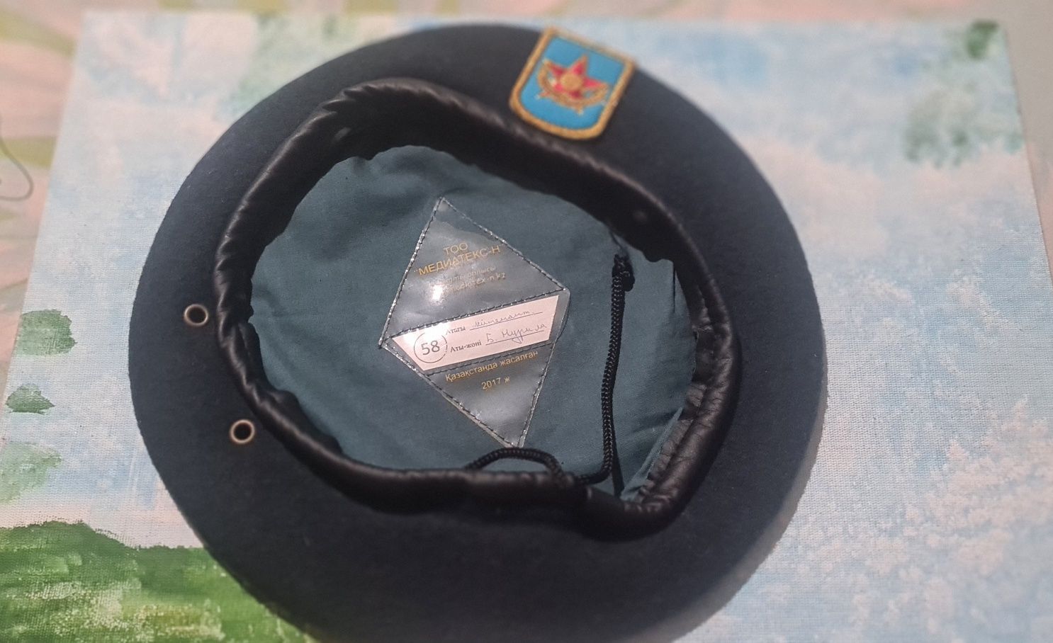 Продам недорого новую военную беретку..Размер58