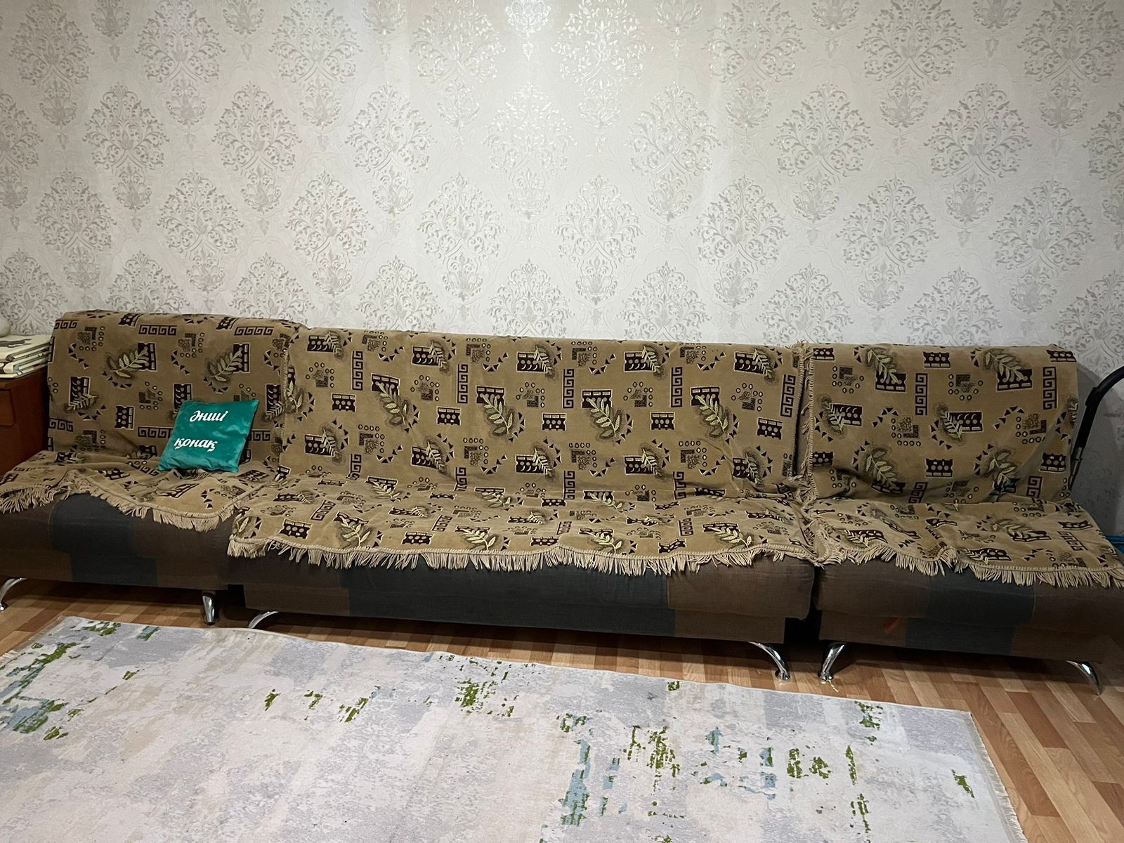Продам диван и два кресла