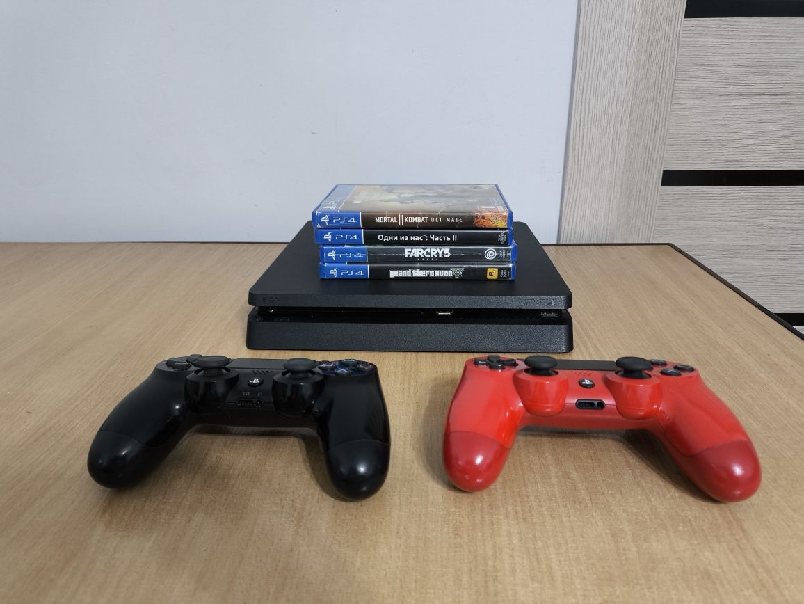 Игровая приставка Sony PlayStation 4 Slim 1000Gb (2 геймпада +игры)