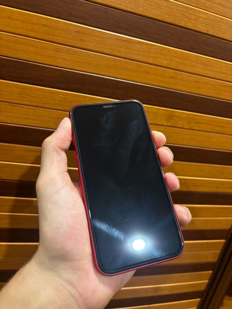 Продам Phone 11 Red Product