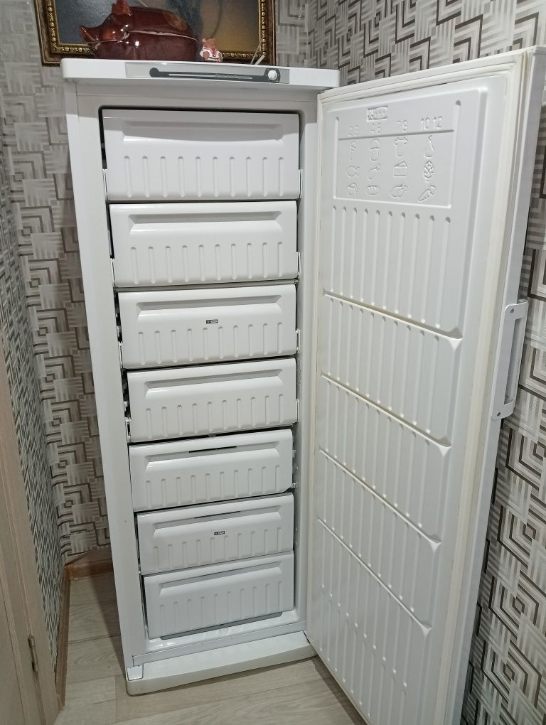 Продам морозильную камеру