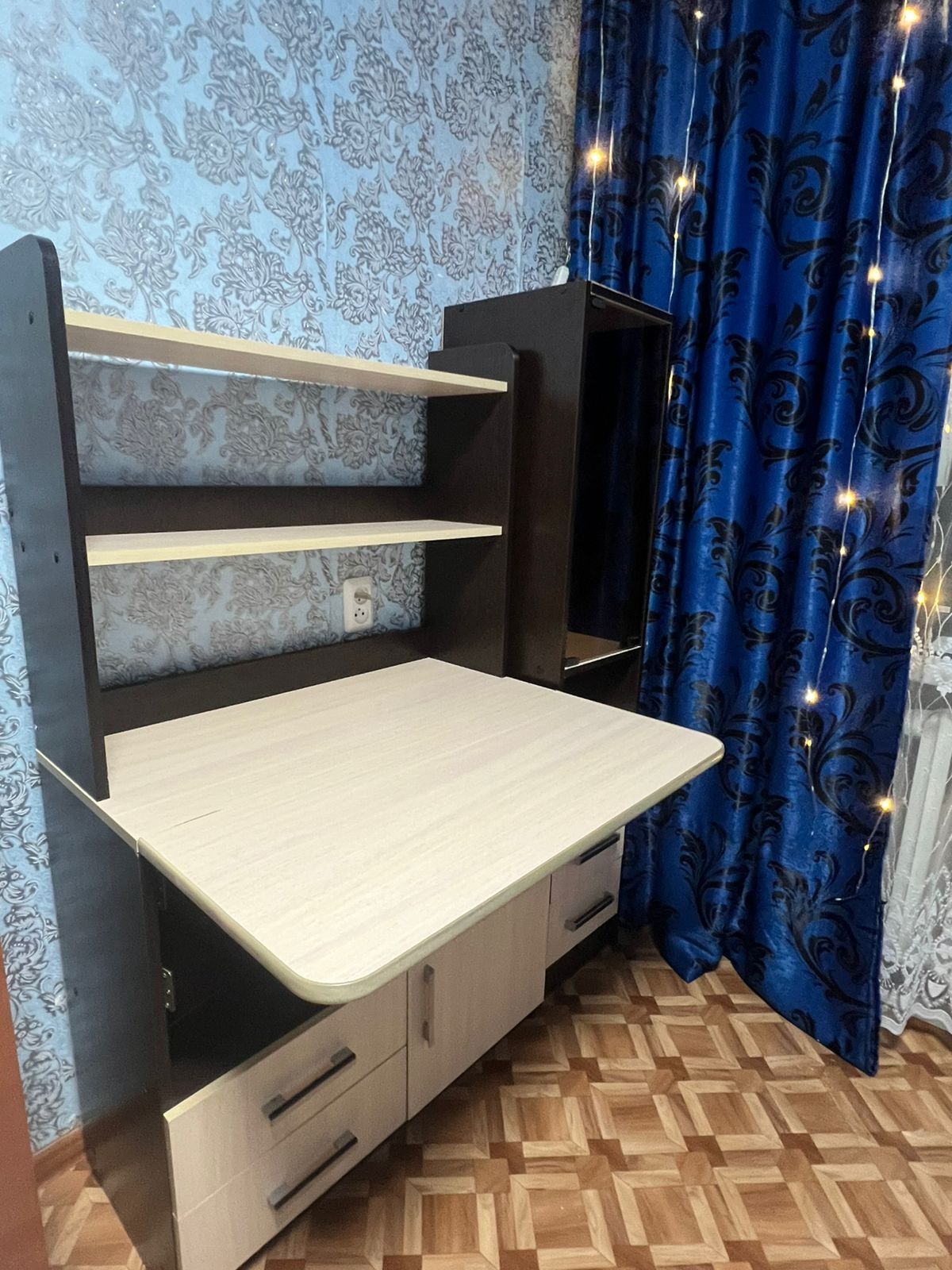 Продам стол и пенал