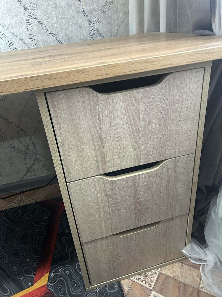 Продам стол 150х60 с тумбой