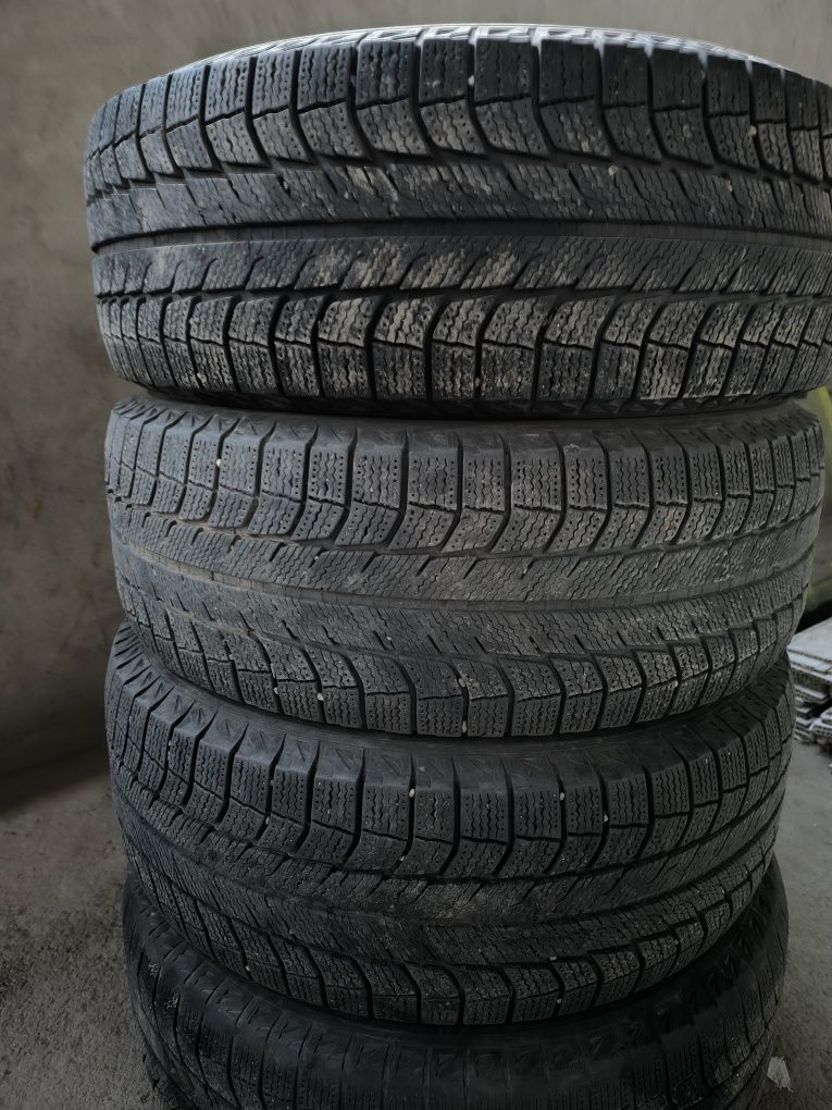 MICHELIN 265/60 R18 Продам комплект зимних шин
