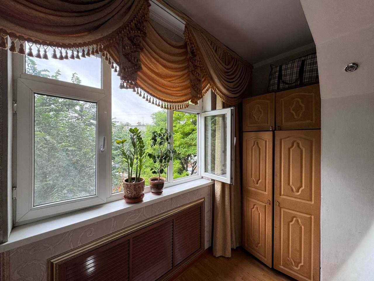 Продается 4-комнатная квартира в 16-микрорайоне (остановка Атлант)