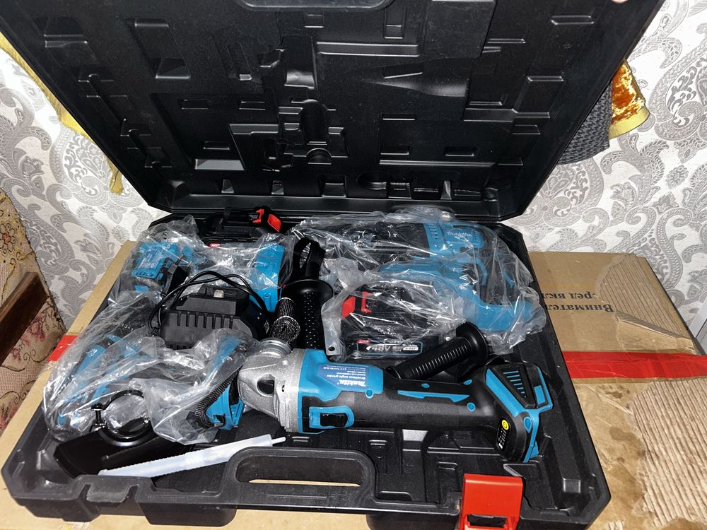 Набор аккумуляторных электроинструментов  Makita