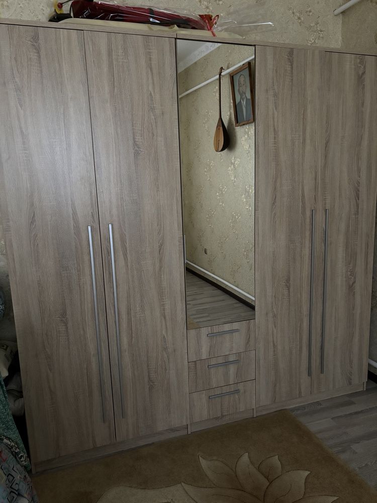 Продаю шкаф для одежды.Возможен торг