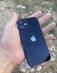 Продам iPhone 12 64 ГБ на гарантии