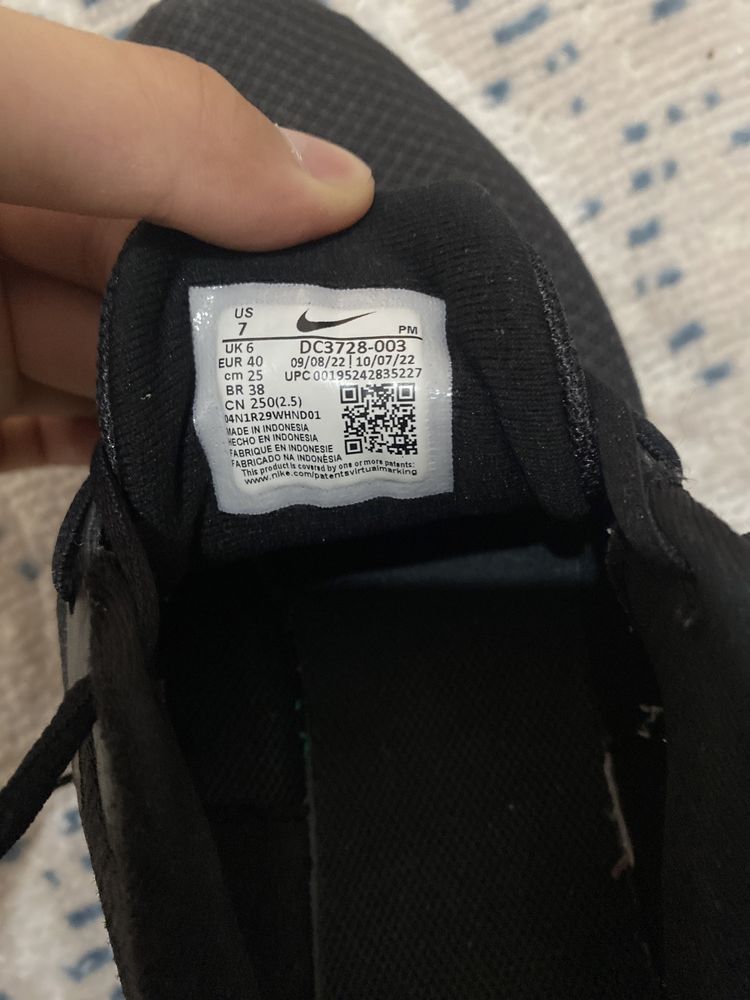 Кроссовки Nike оригинал.Размер 40