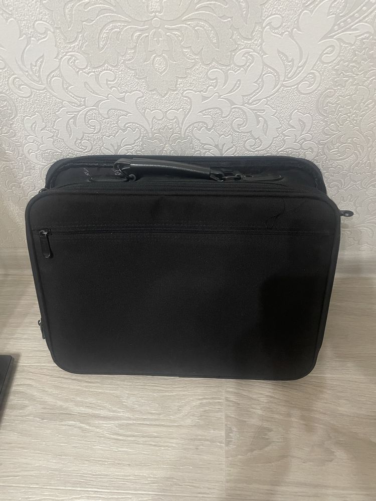 Продам сумку для ноутбука Targus