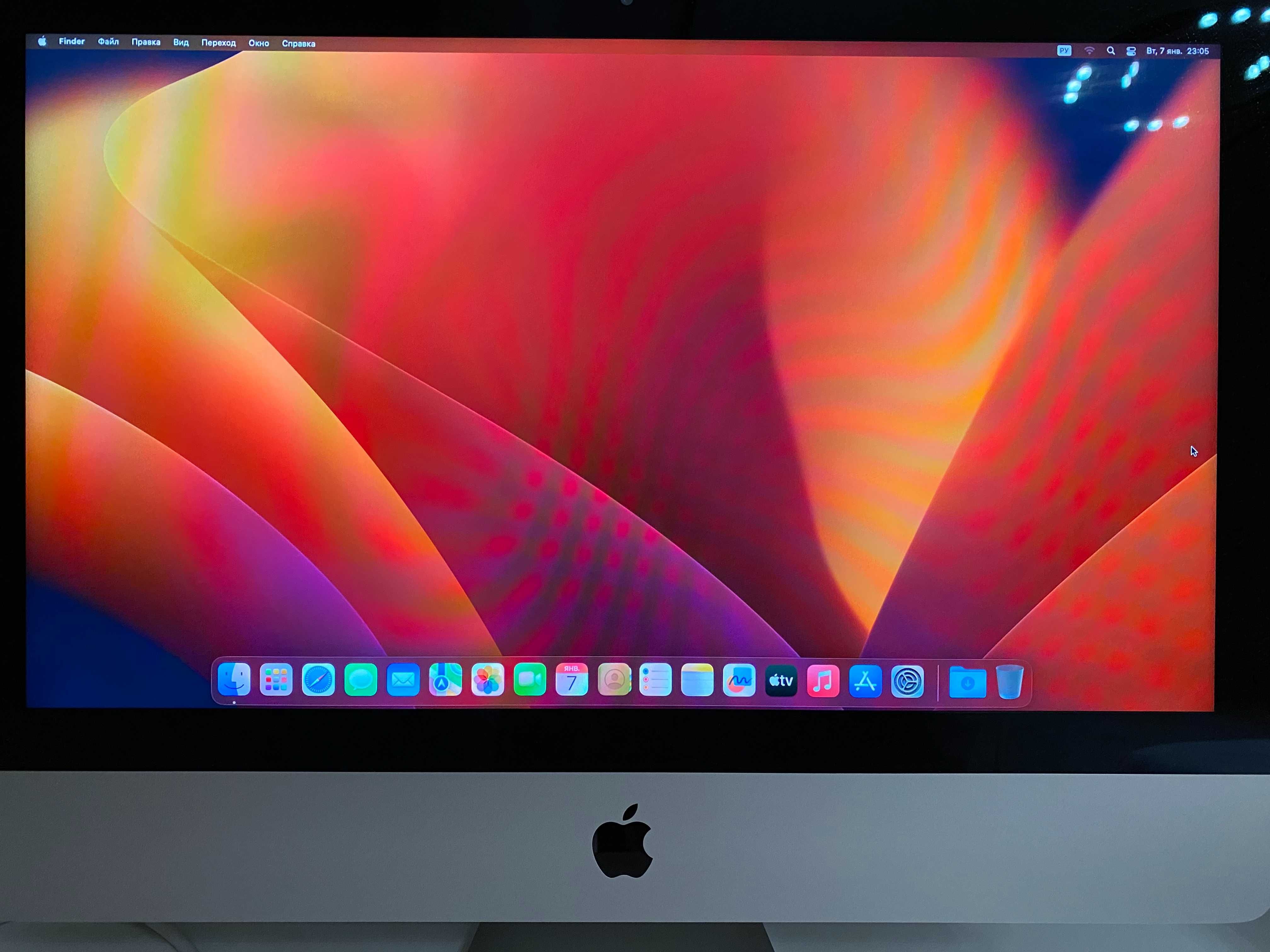 iMac 21.5 дюймов, 2017 + Apple Magic Mouse 2 + Apple Magic Keyboard
