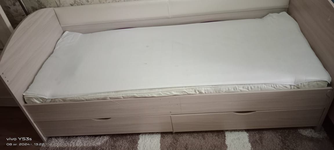 Продам кровать 80м х 200см с матрсом